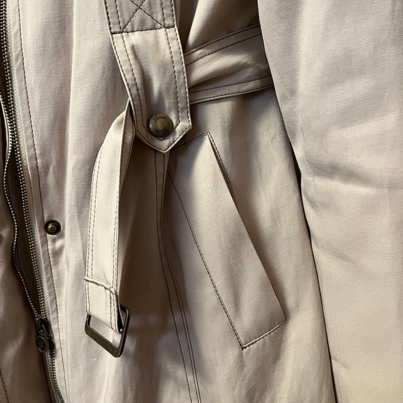 That Trench! - Picture 5 of 8